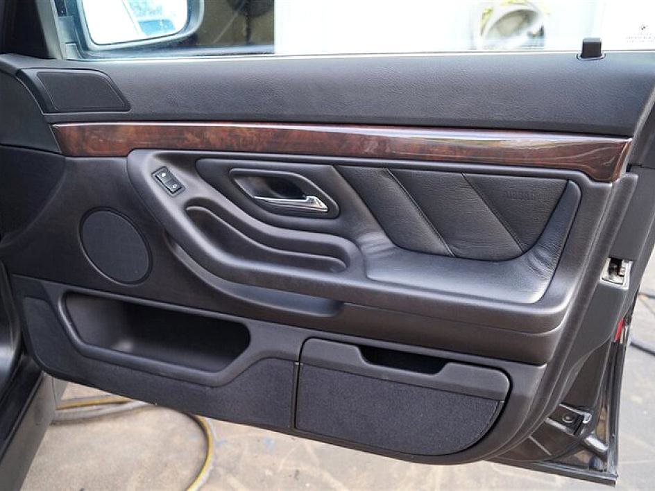 Used 1998 BMW 735i image 21