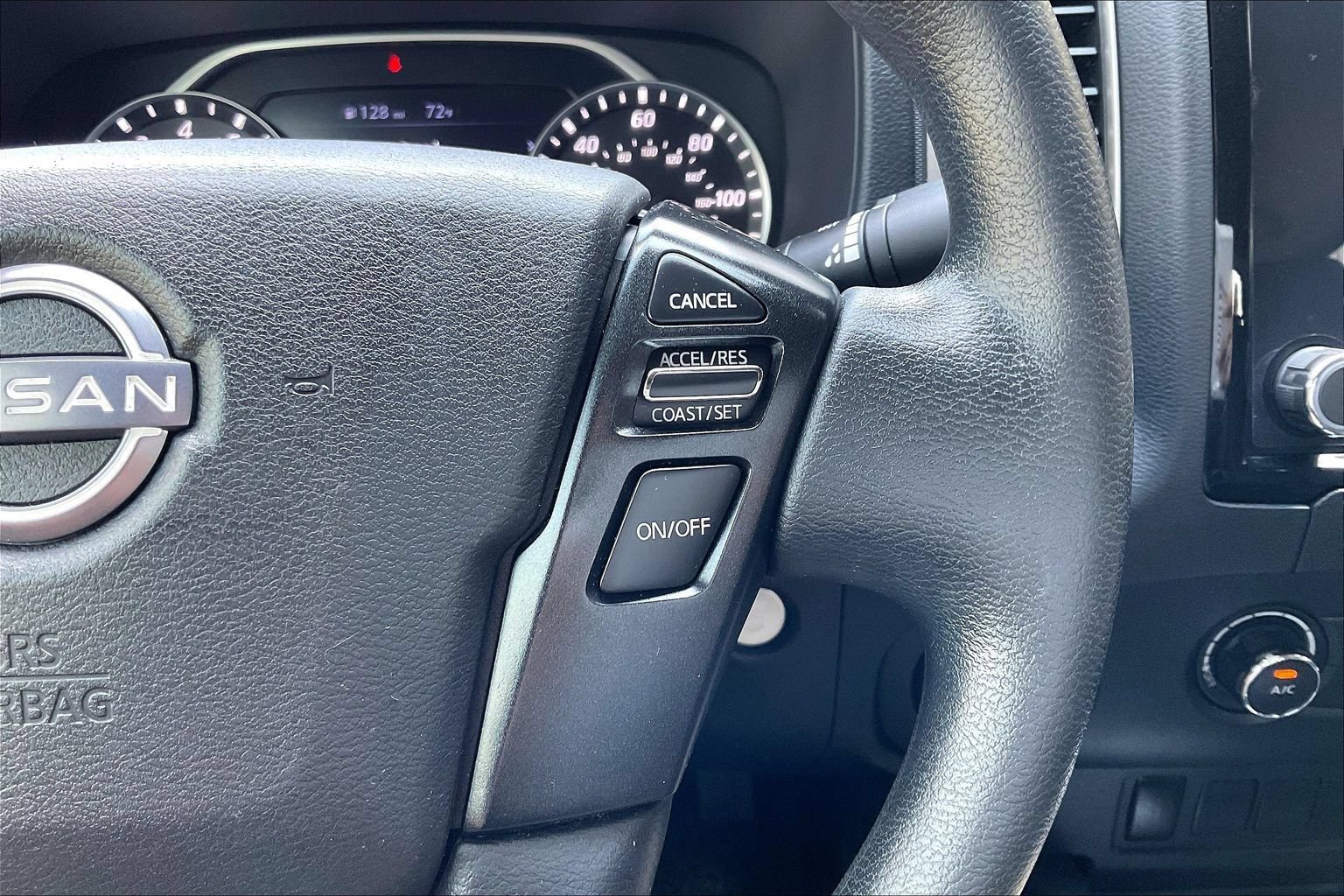 Used 2022 Nissan Frontier SV AWD/4WD image 11