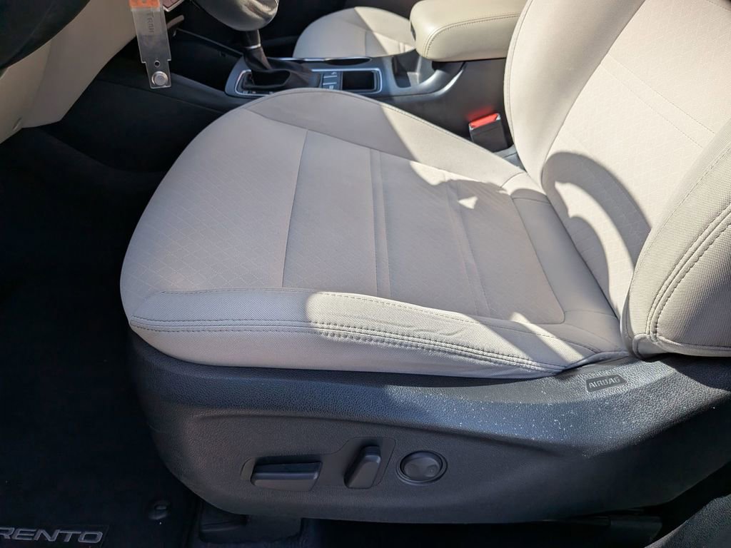 Used 2018 Kia Sorento LX image 13