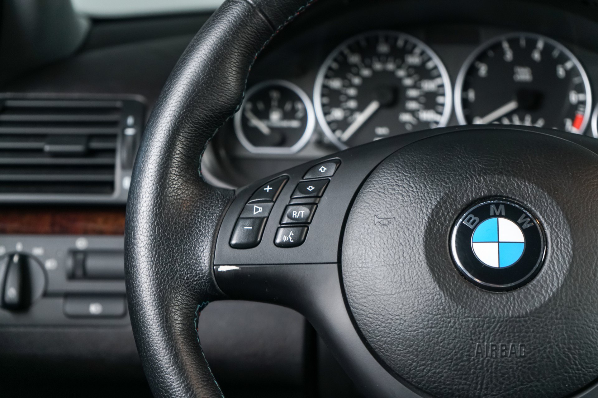 Used 2004 BMW 330i Sedan RWD image 38