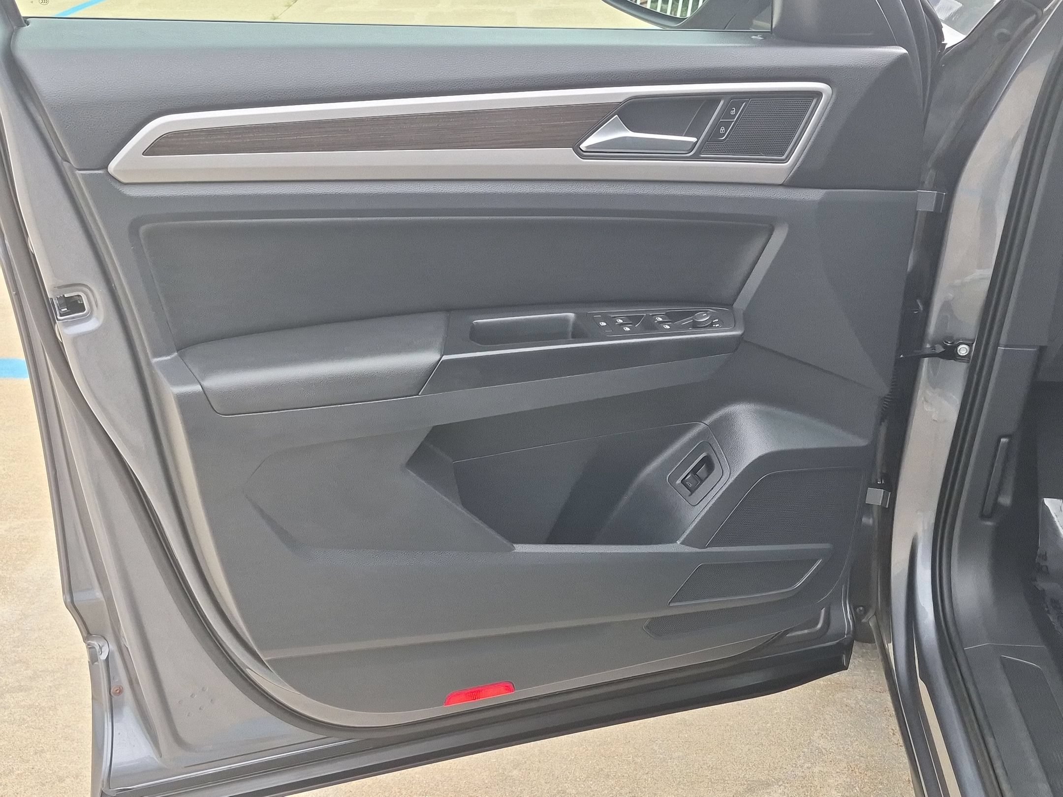 Used 2020 Volkswagen Atlas SE w/ Panoramic Sunroof Package AWD/4WD image 12