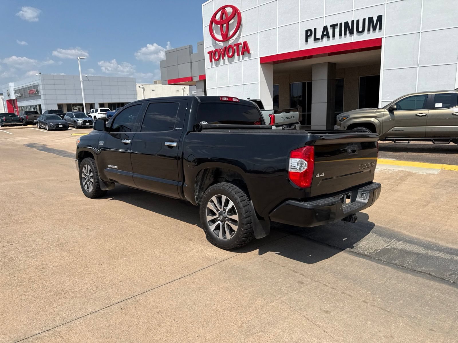 Used 2018 Toyota Tundra Limited w/ Limited Premium Package AWD/4WD image 13