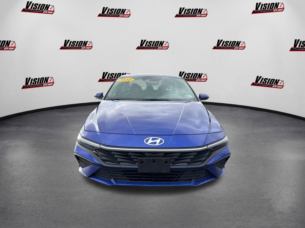 Certified 2024 Hyundai Elantra SE image 2