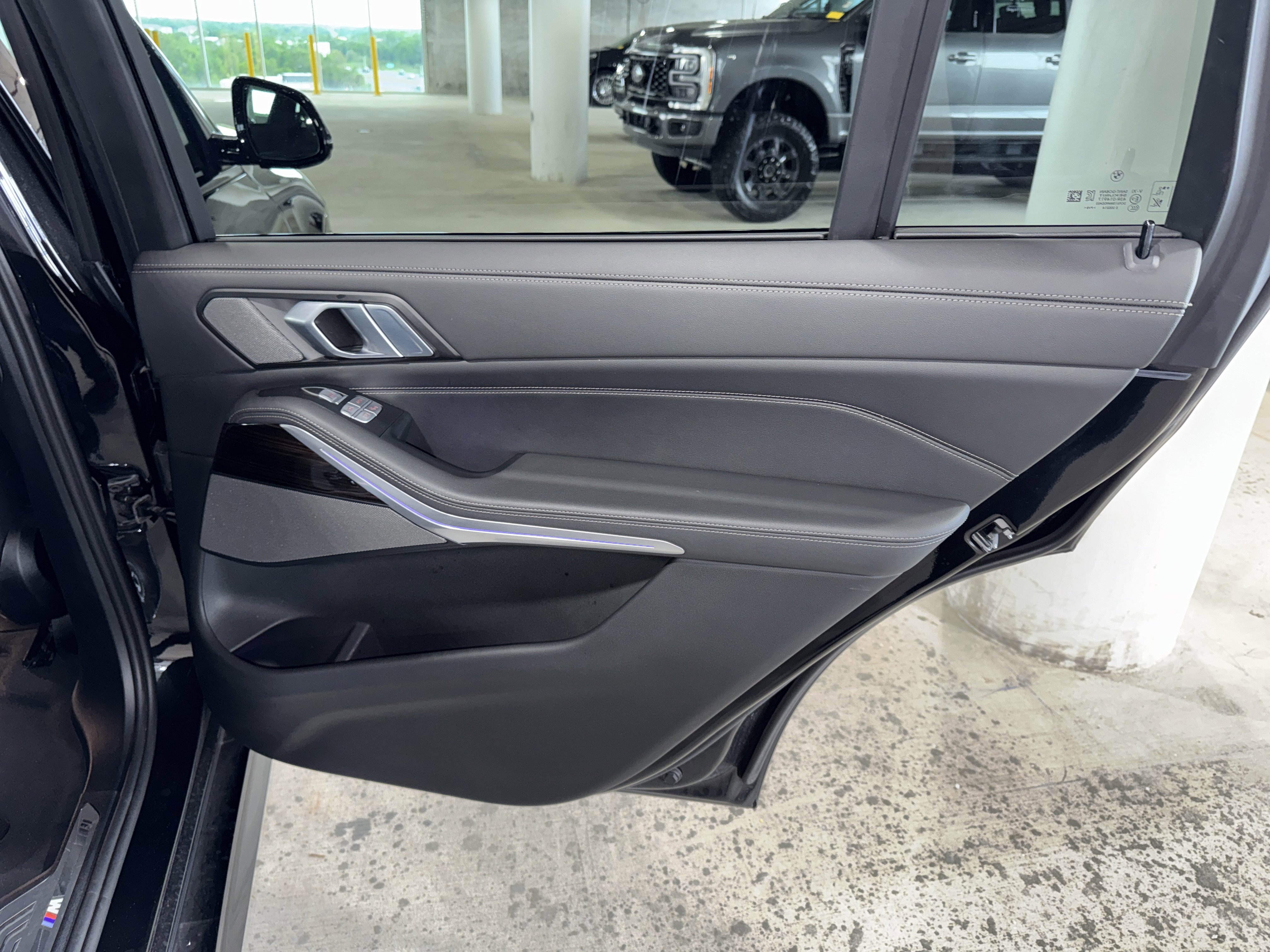 Certified 2025 BMW X7 xDrive40i w/ M Sport Package image 11