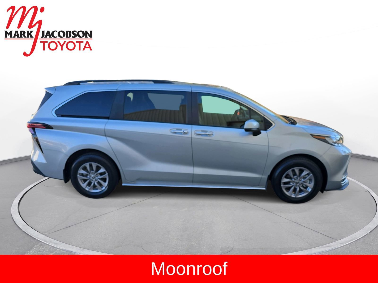 Used 2022 Toyota Sienna XLE image 6