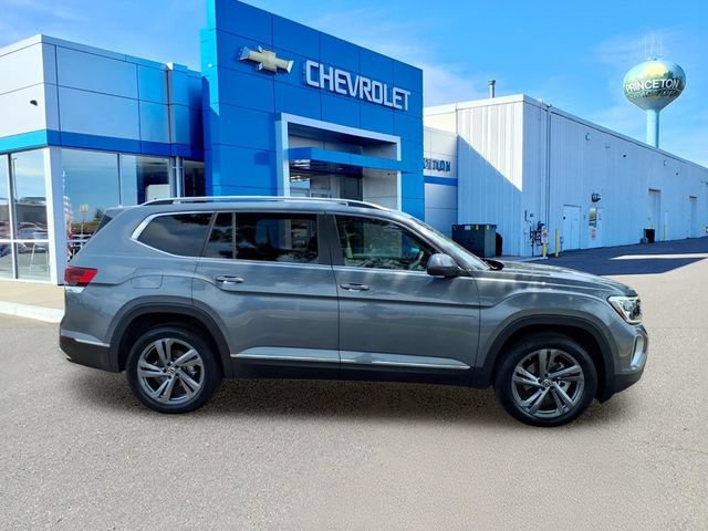 Used 2025 Volkswagen Atlas SEL AWD/4WD image 2