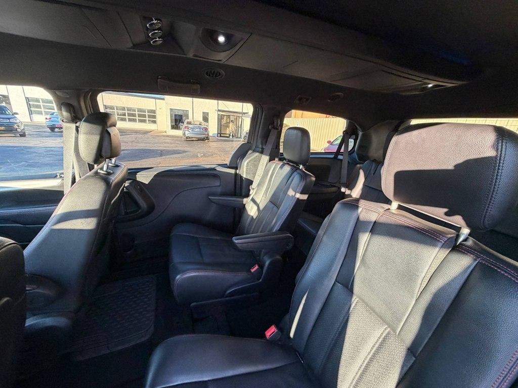 Used 2016 Dodge Grand Caravan R/T FWD image 21