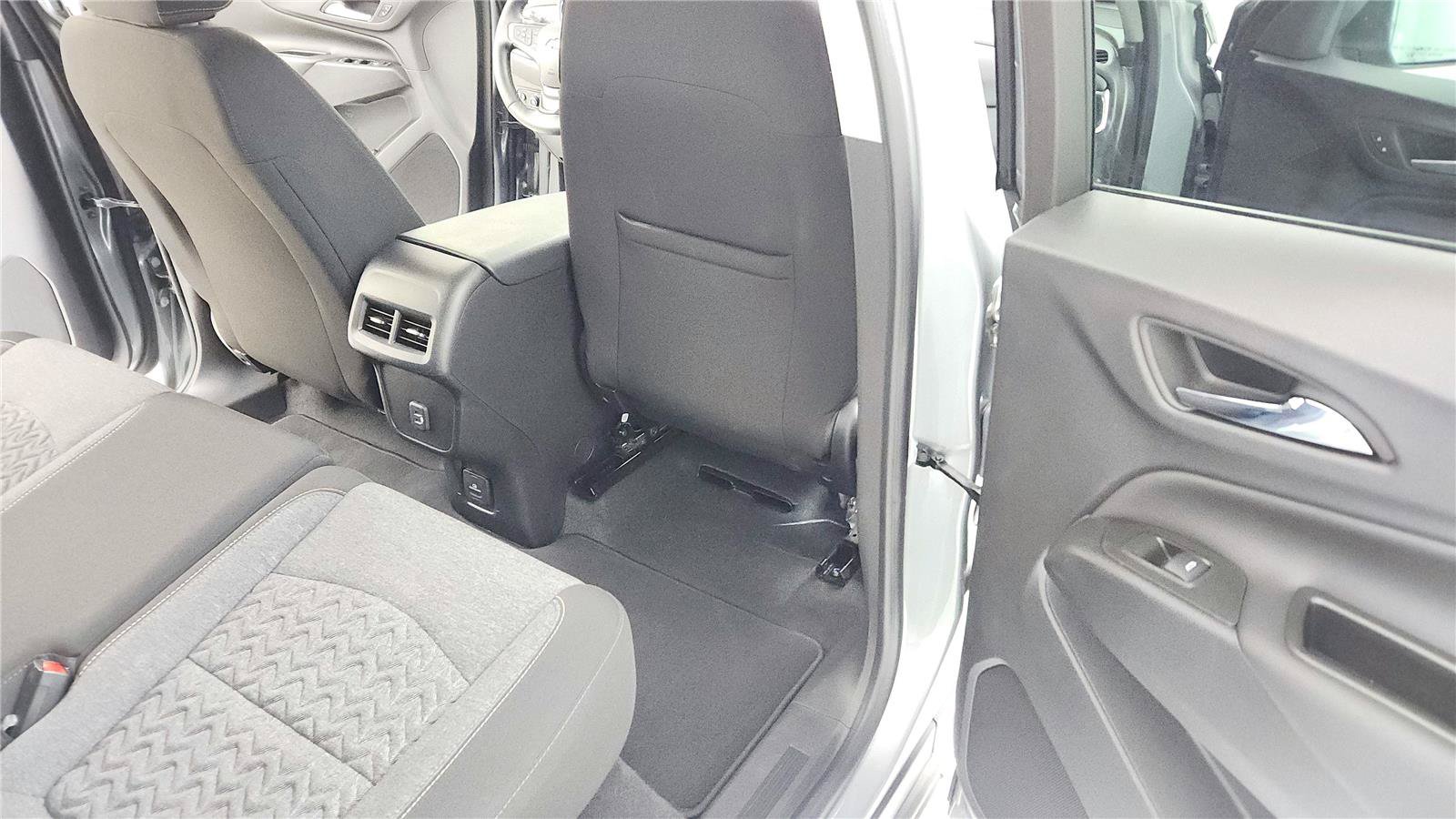 Used 2024 Chevrolet Equinox LT AWD/4WD image 18