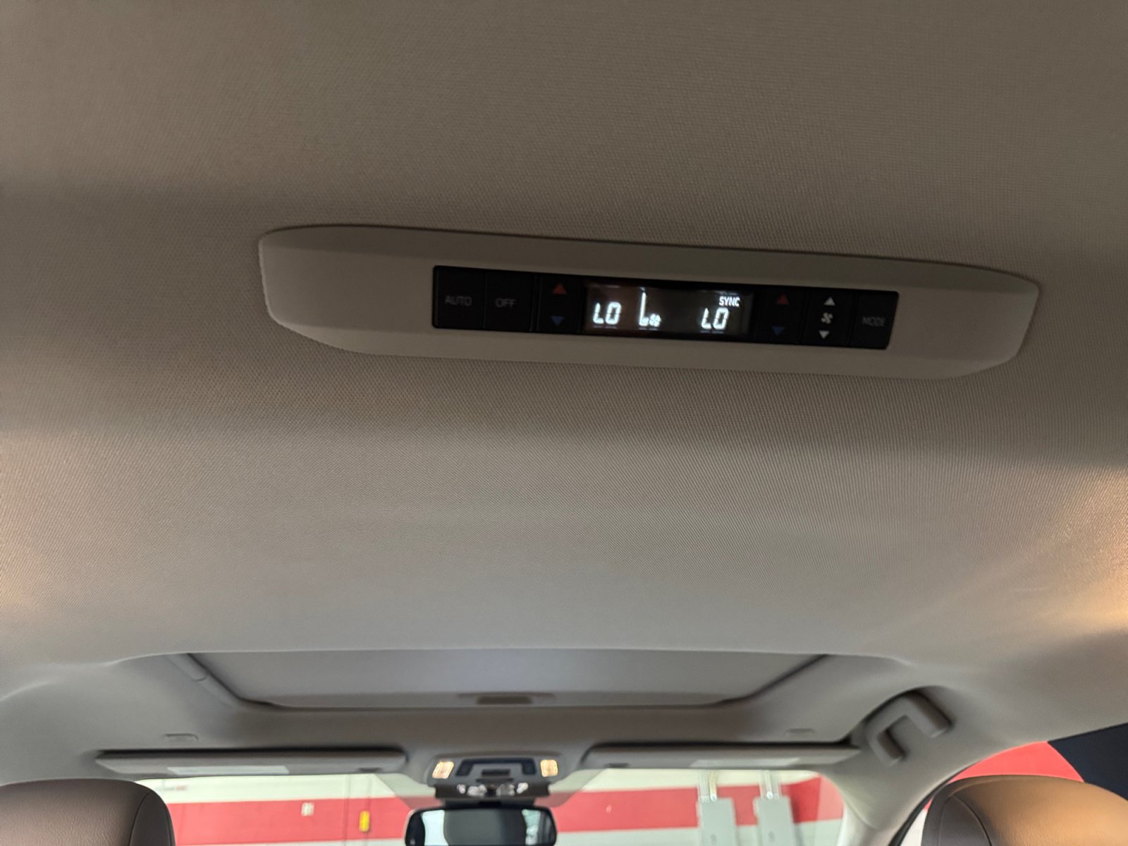 Certified 2026 Toyota Sienna XLE FWD image 32