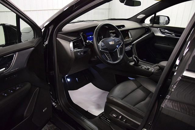 Used 2025 Cadillac XT5 Premium Luxury image 16