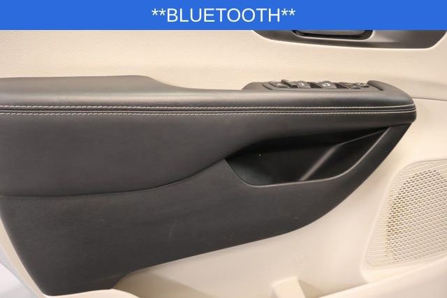 Used 2023 Chrysler Pacifica Touring-L image 10