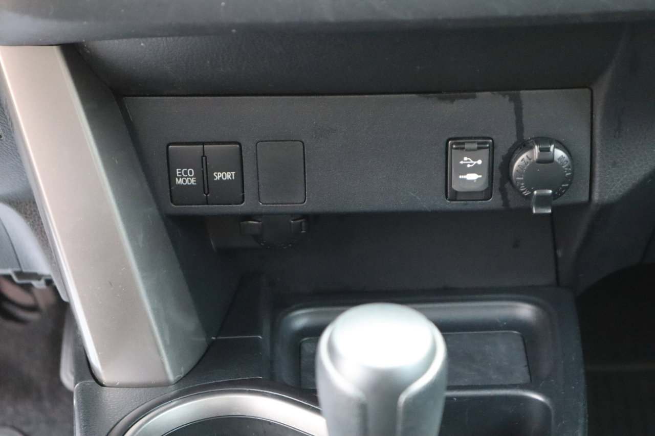 Used 2016 Toyota RAV4 LE image 19