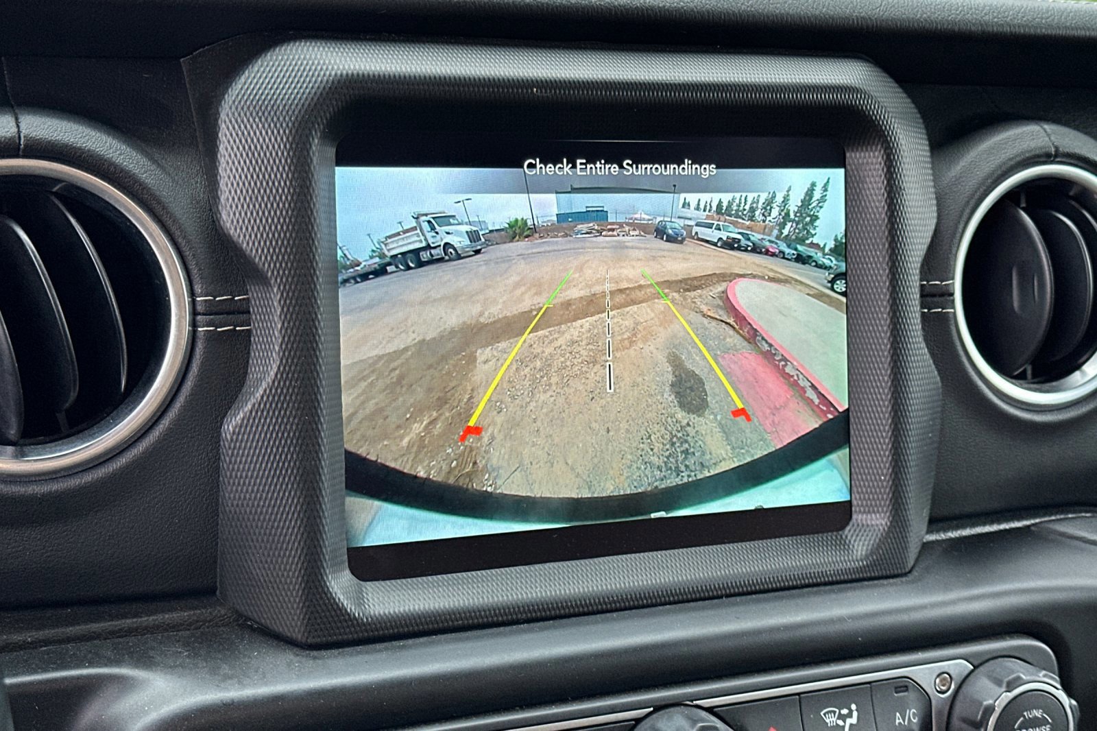 Used 2022 Jeep Wrangler Unlimited Sahara image 20