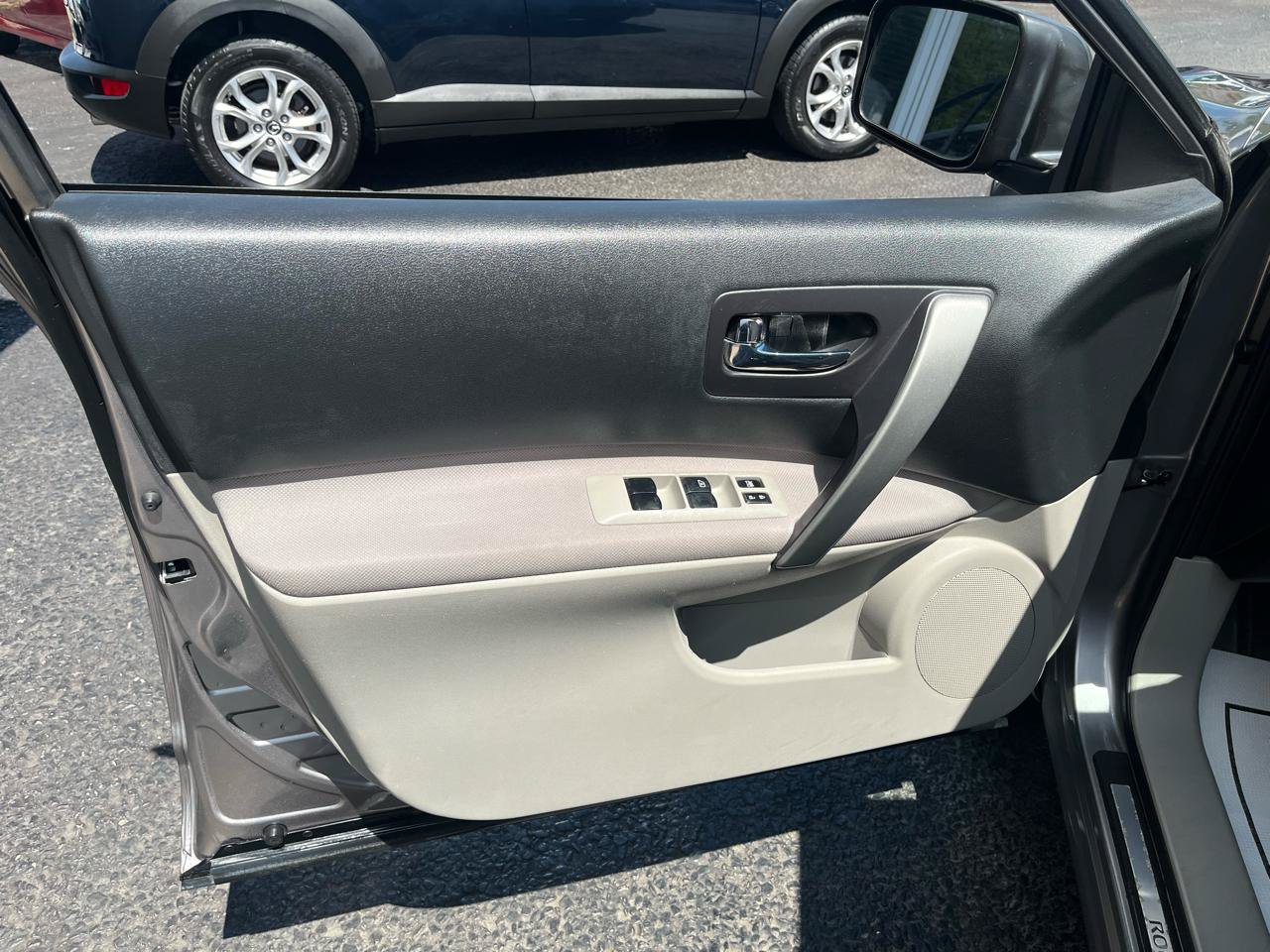 Used 2010 Nissan Rogue SL w/ Premium Pkg AWD/4WD image 25