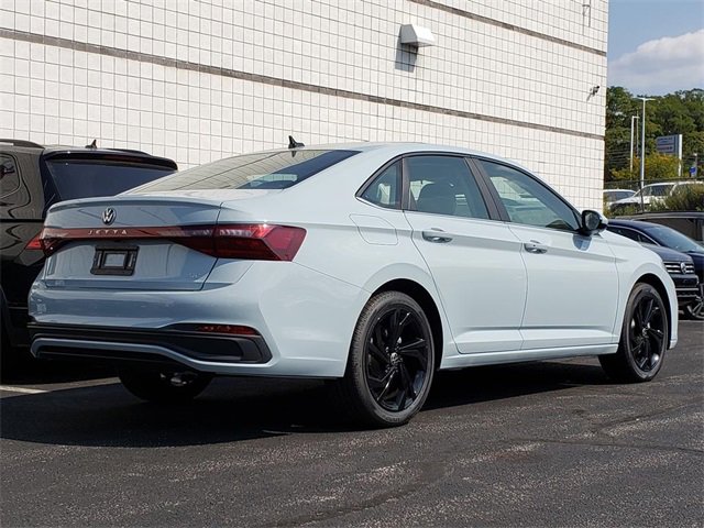 New 2025 Volkswagen Jetta SE image 3