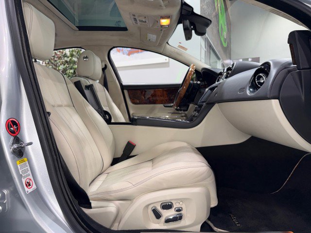 Used 2013 Jaguar XJ AWD image 57