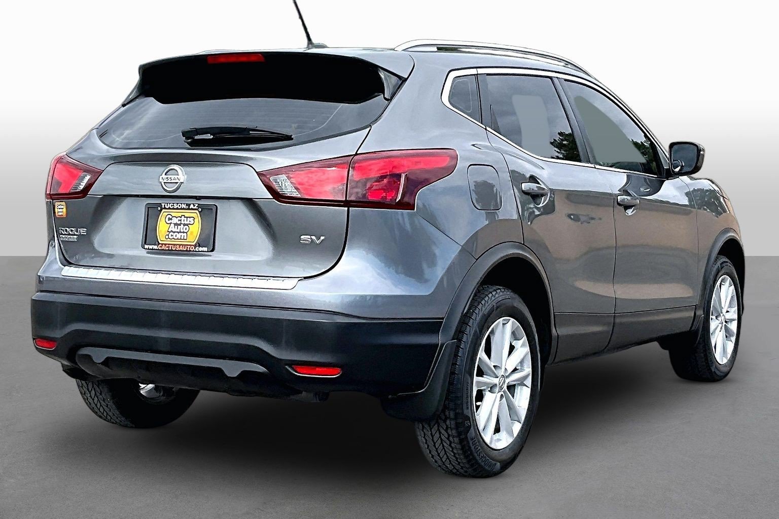 Used 2017 Nissan Rogue Sport SV FWD image 2