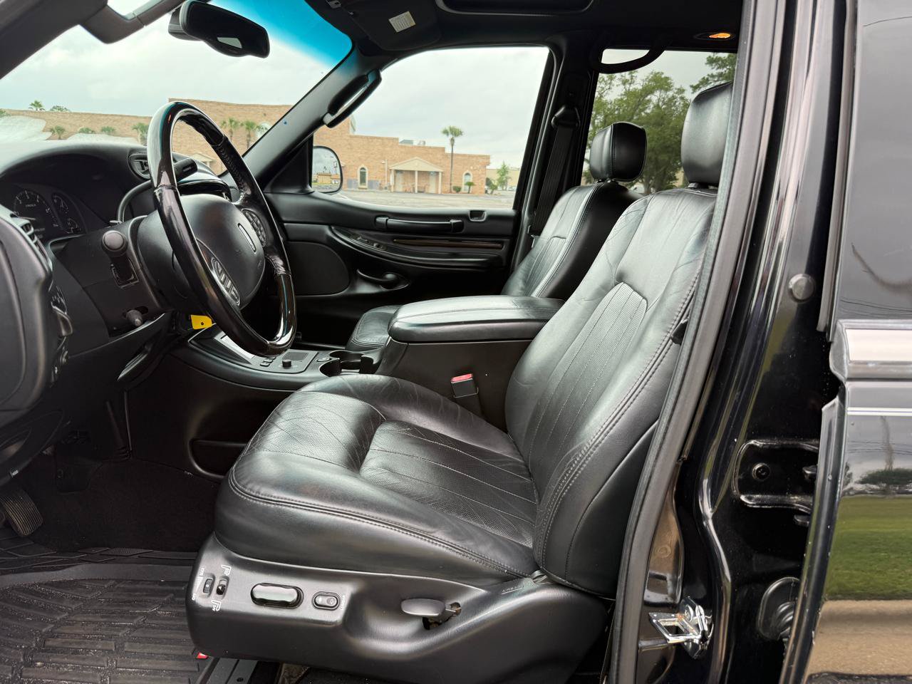 Used 2002 Lincoln Blackwood RWD image 11