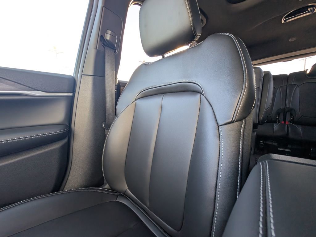 New 2026 Jeep Grand Cherokee L Limited w/ Limited Altitude Package image 12