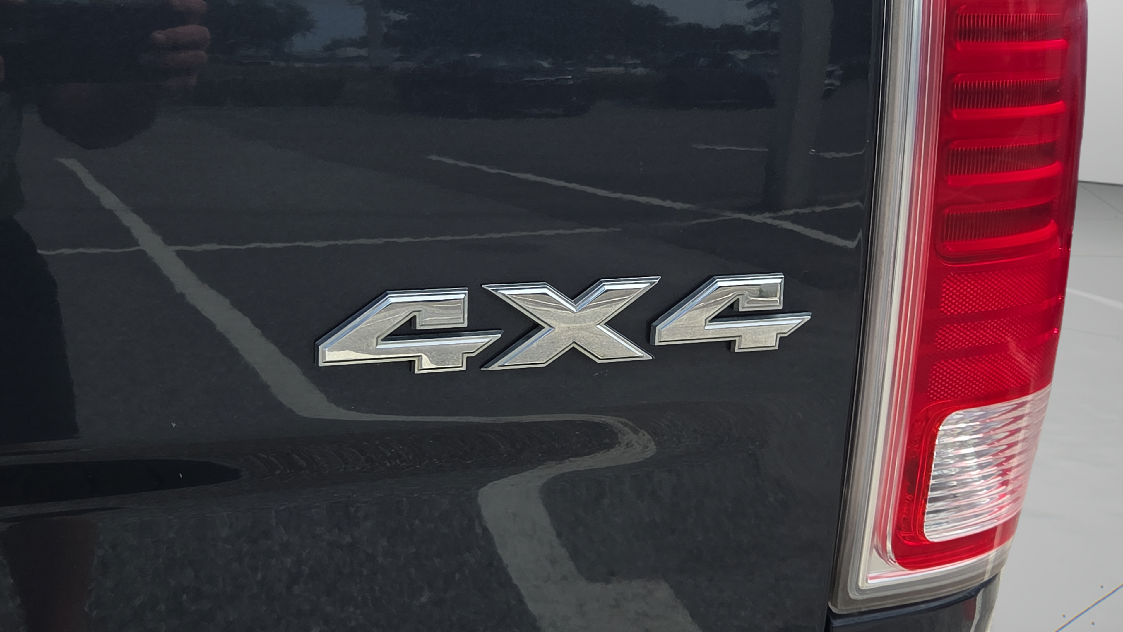 Used 2017 RAM 1500 Laramie AWD/4WD image 6