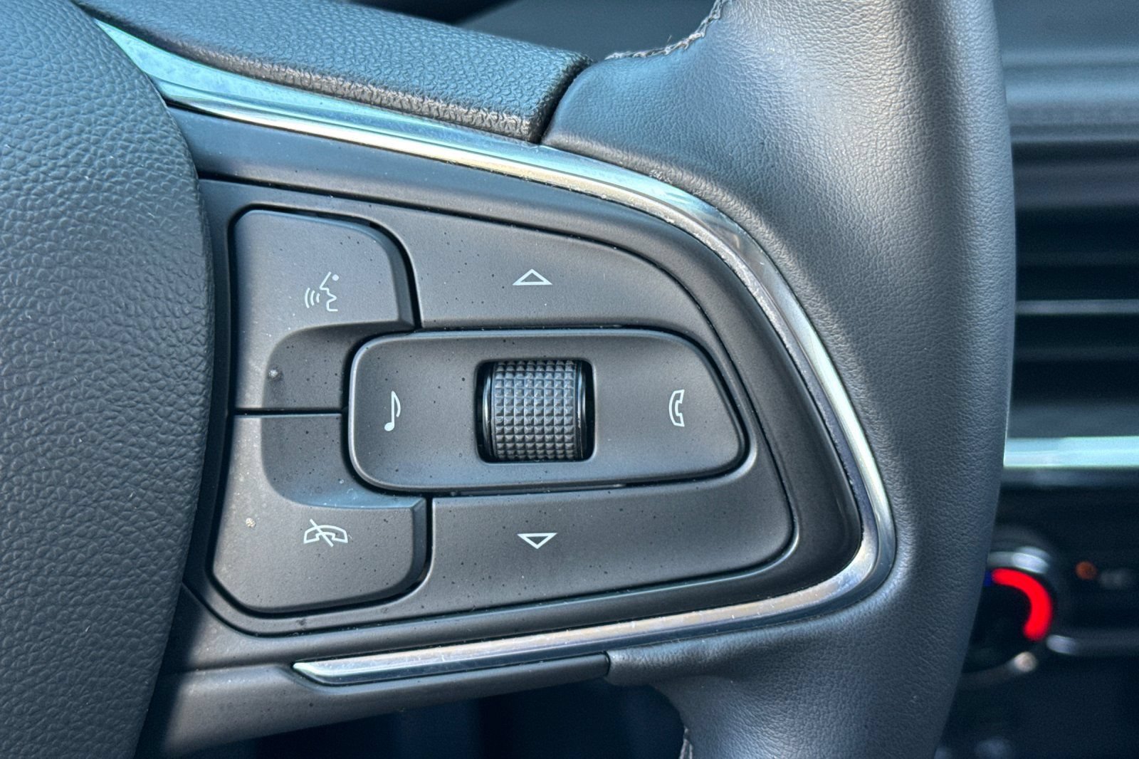 Used 2024 Buick Encore GX Sport Touring FWD image 34