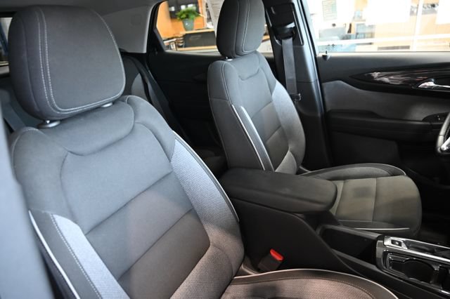 Certified 2025 Chevrolet TrailBlazer LT w/ LT Cold Weather Package FWD image 8