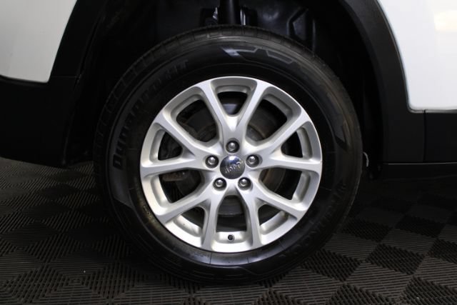 Used 2014 Jeep Cherokee Latitude w/ Cold Weather Group AWD/4WD image 5