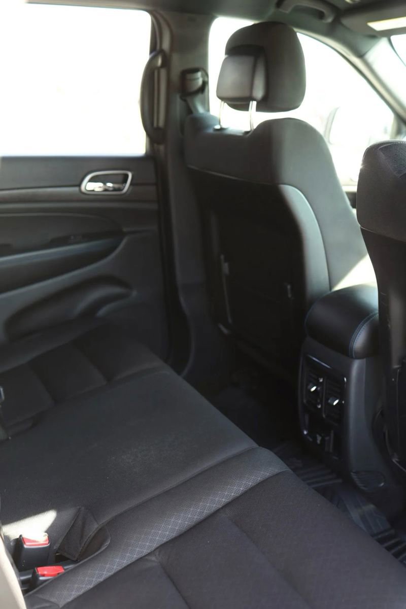 Used 2018 Jeep Grand Cherokee Laredo image 37