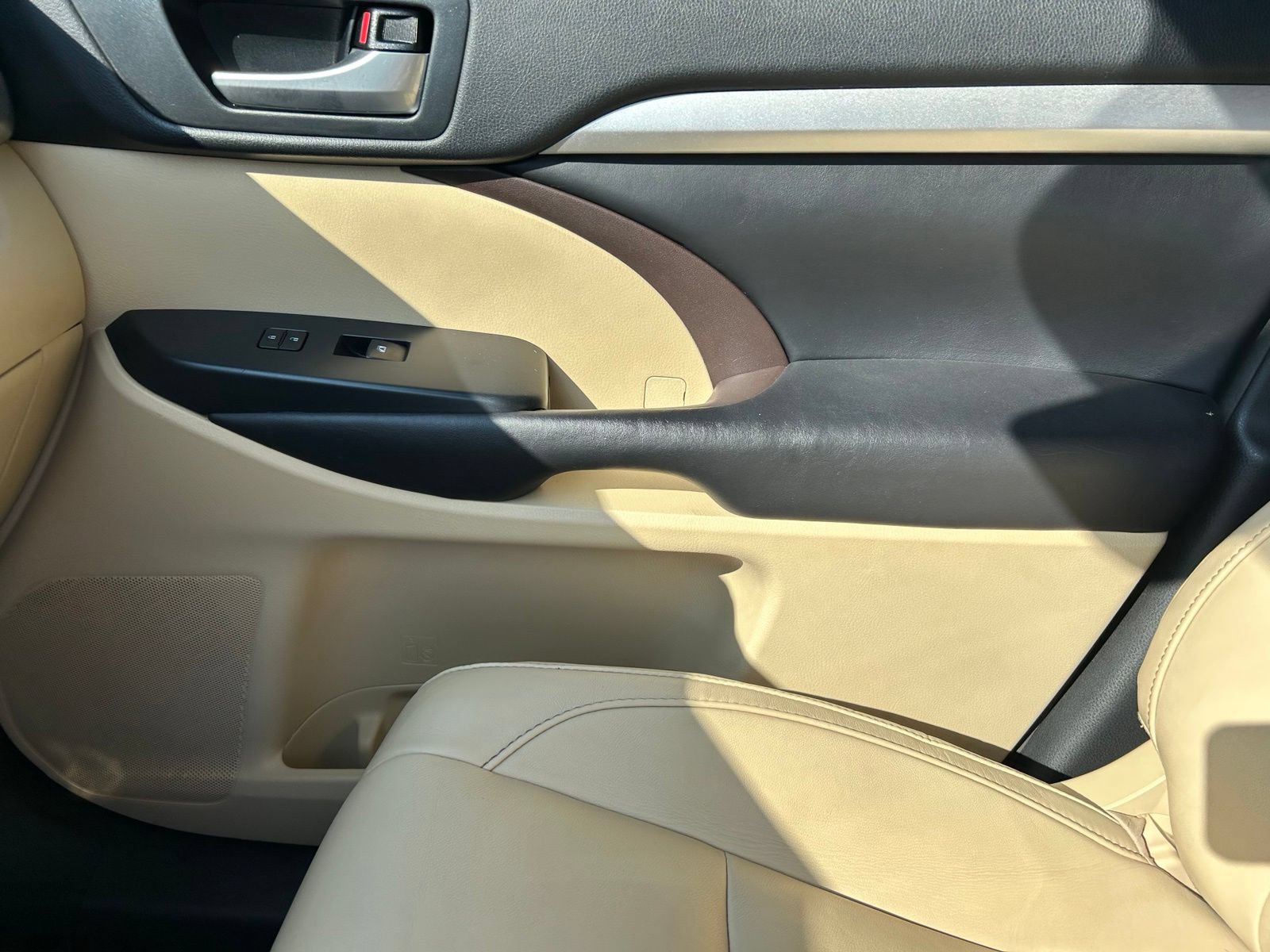 Used 2018 Toyota Highlander XLE AWD/4WD image 15