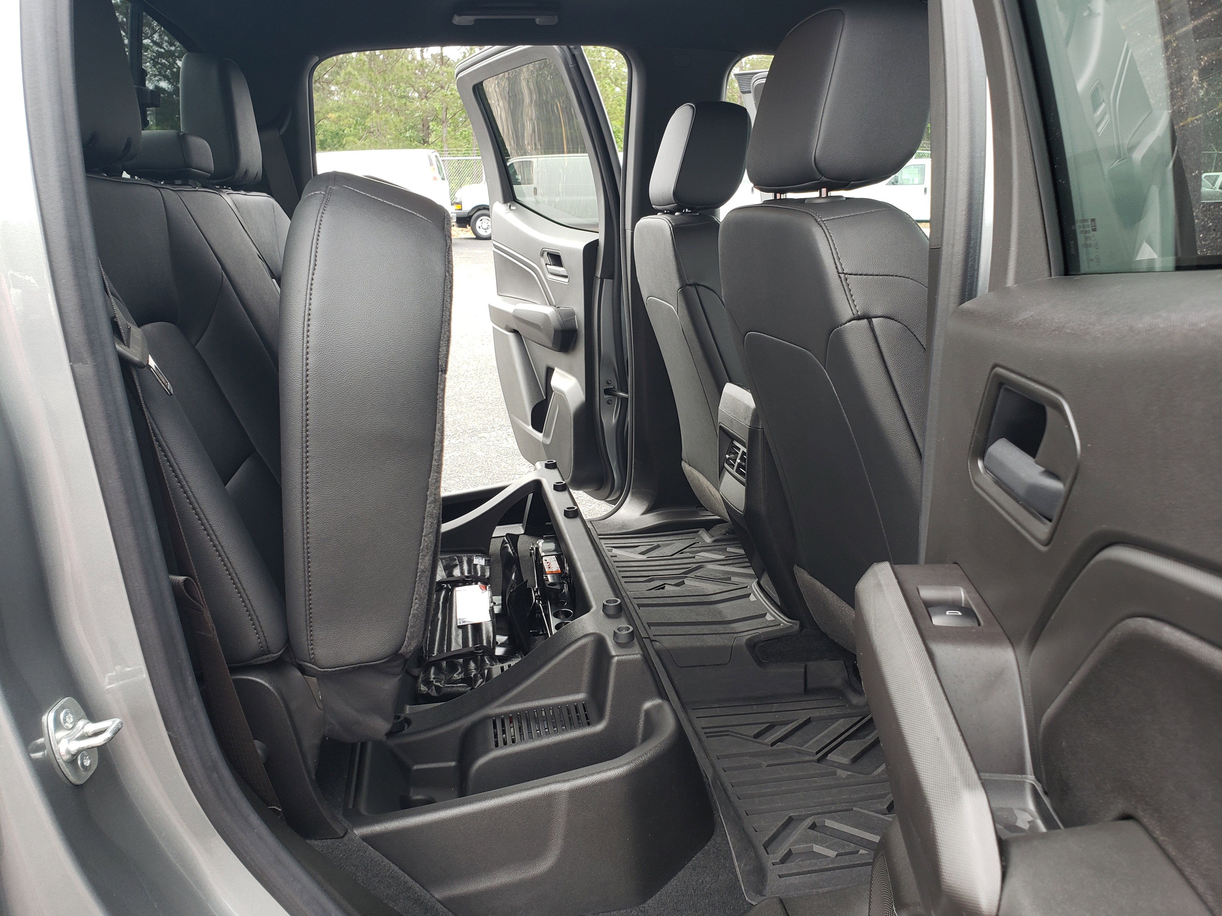 Used 2025 Chevrolet Colorado Trail Boss AWD/4WD image 31