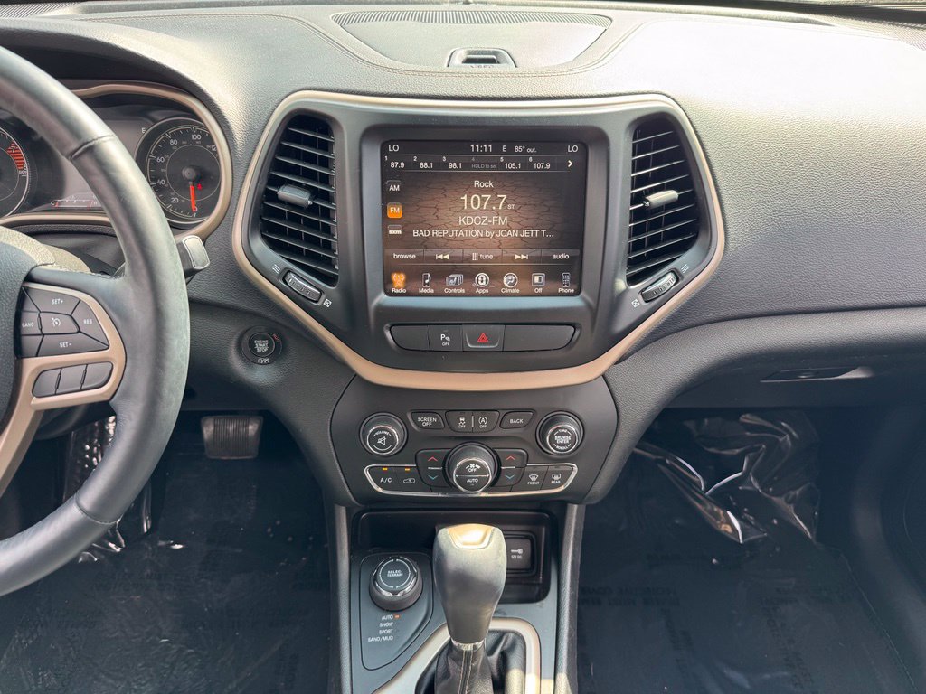 Used 2018 Jeep Cherokee Limited AWD/4WD image 2