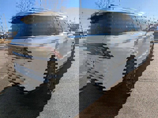 New 2025 Lincoln Navigator L Reserve image 3