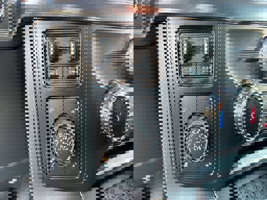 Used 2025 Ford F150 Lariat w/ Equipment Group 502A High image 42