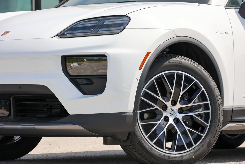 New 2026 Porsche Macan 4 Electric AWD/4WD image 7