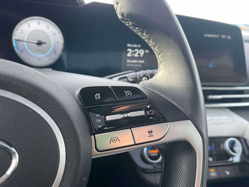 Used 2023 Hyundai Elantra Limited image 23