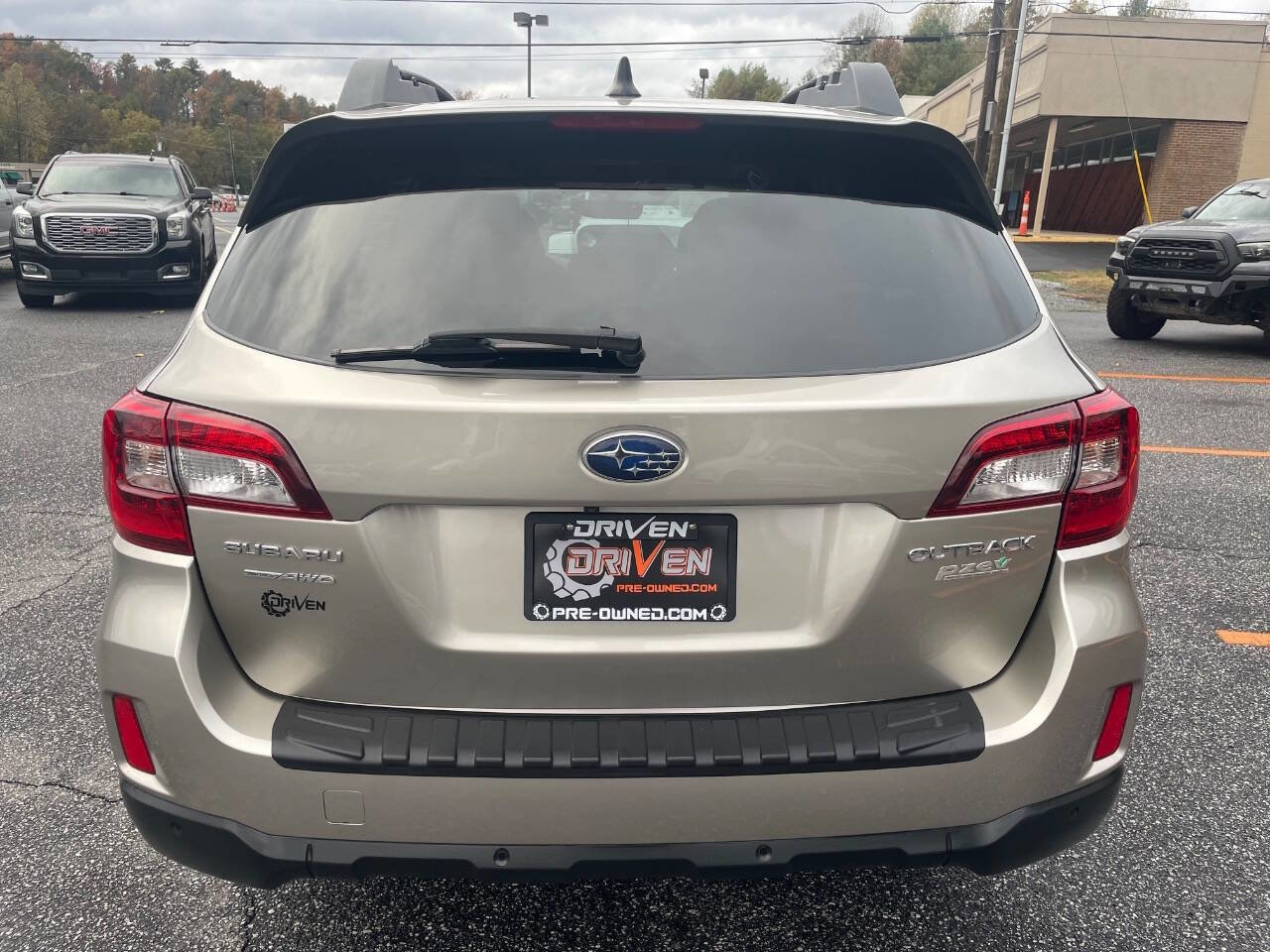 Used 2017 Subaru Outback 2.5i Limited image 10