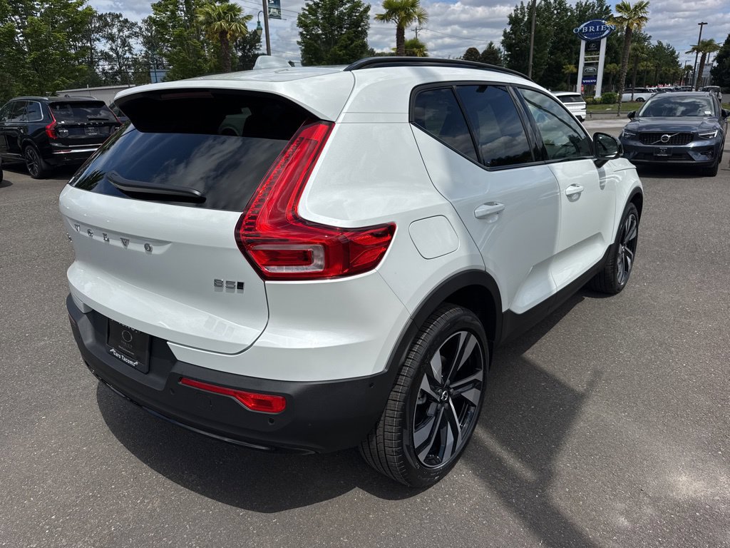 New 2026 Volvo XC40 B5 Plus w/ Climate Package AWD/4WD image 7