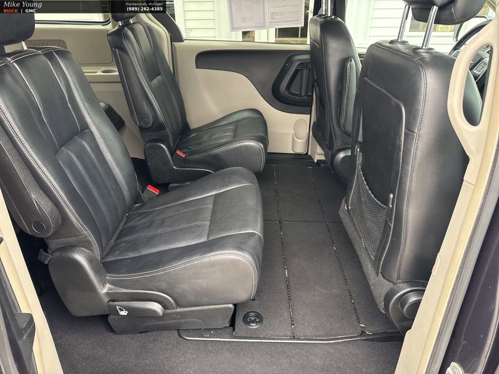 Used 2013 Chrysler Town & Country Touring image 38