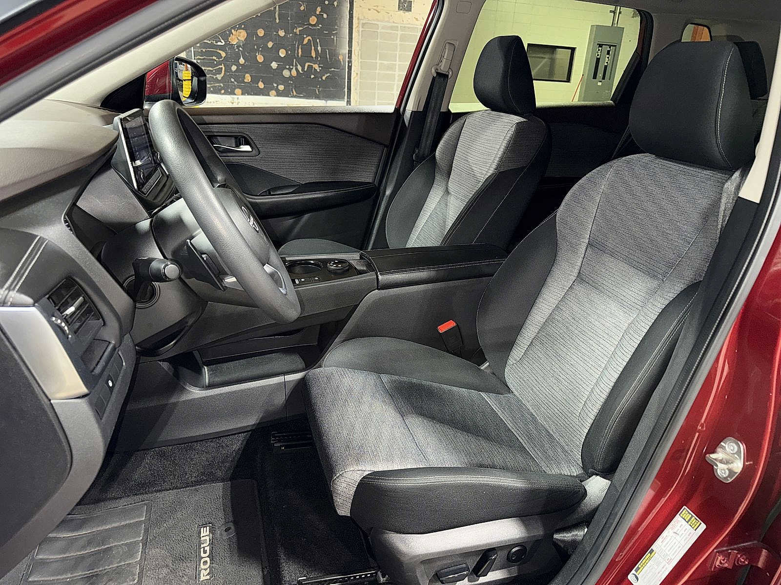 Used 2023 Nissan Rogue SV image 15