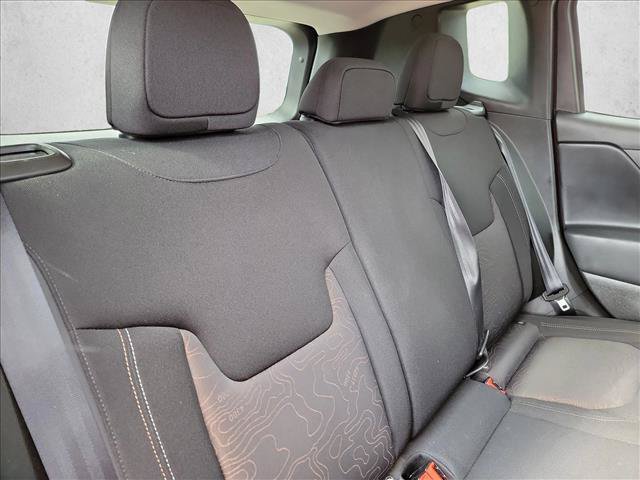 Used 2023 Jeep Renegade Latitude w/ Sun/Sound Group AWD/4WD image 16