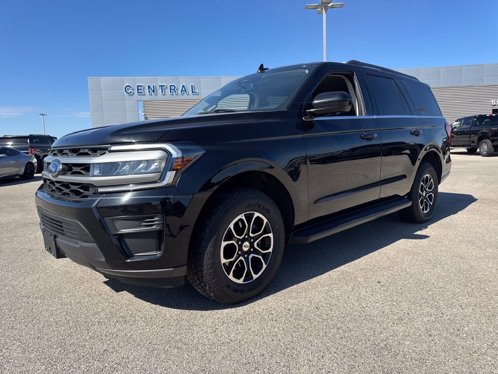 Used 2024 Ford Expedition XLT AWD/4WD image 2