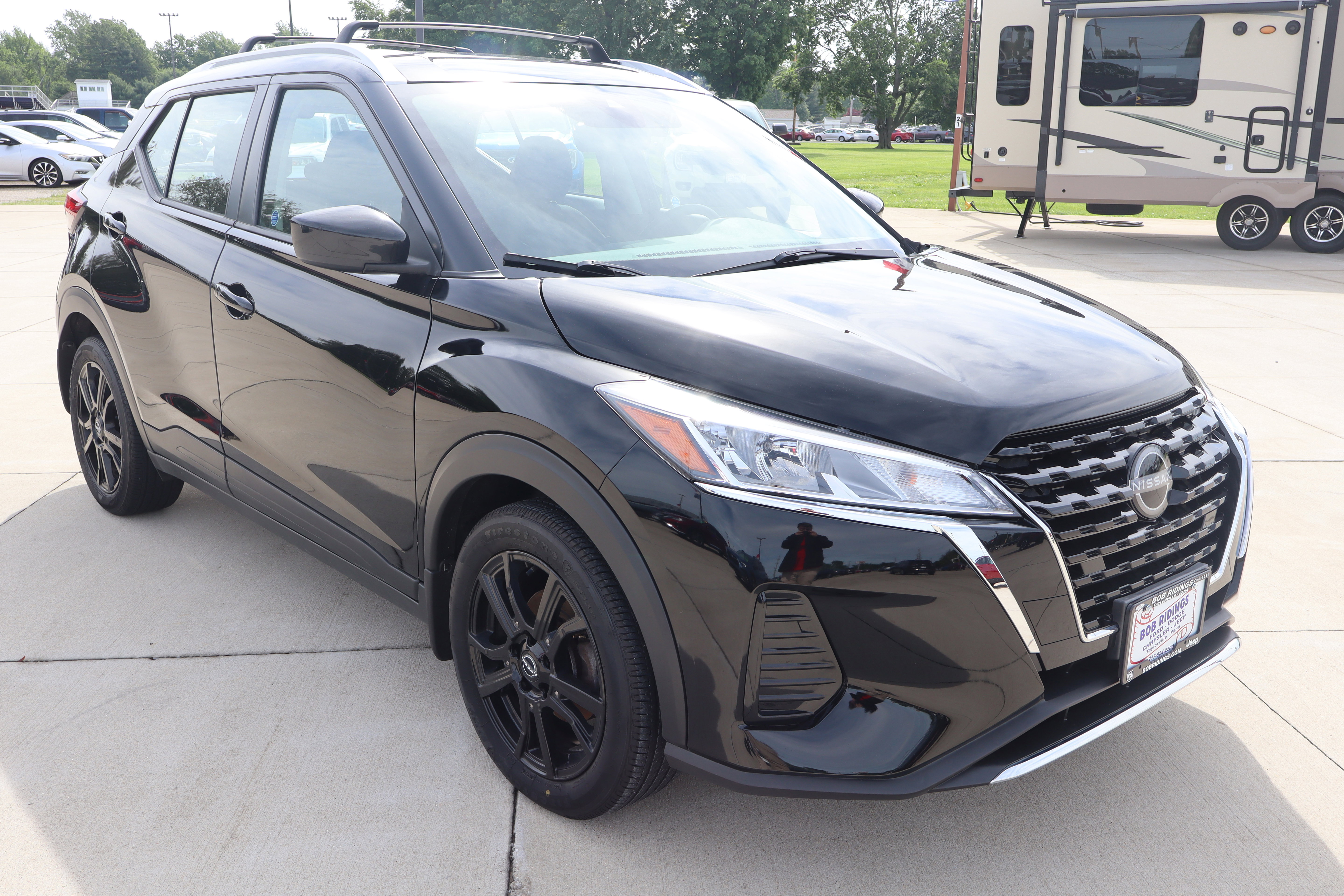 Used 2023 Nissan Kicks SV w/ Interior Electronics Package FWD image 4