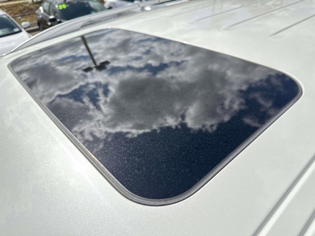 Used 2024 Nissan Armada SL w/ Captain's Chairs Package image 33