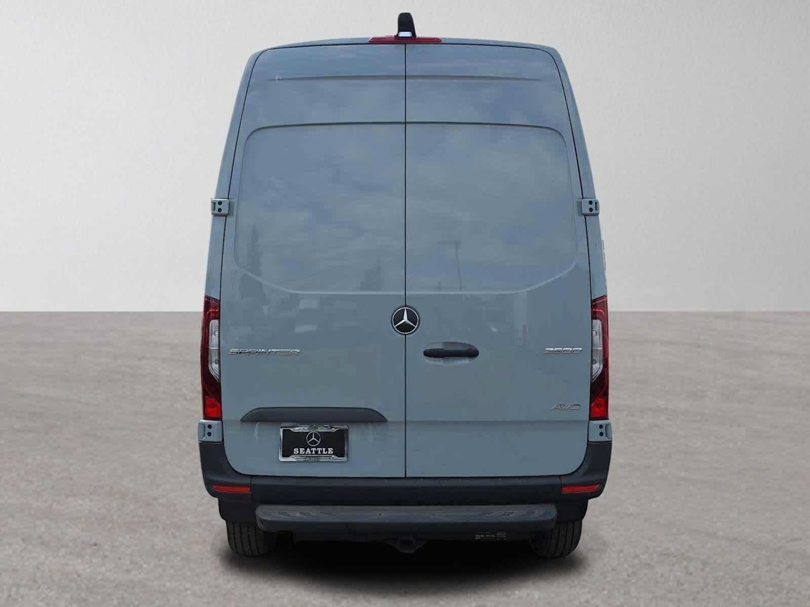 Used 2025 Mercedes-Benz Sprinter 2500 image 4