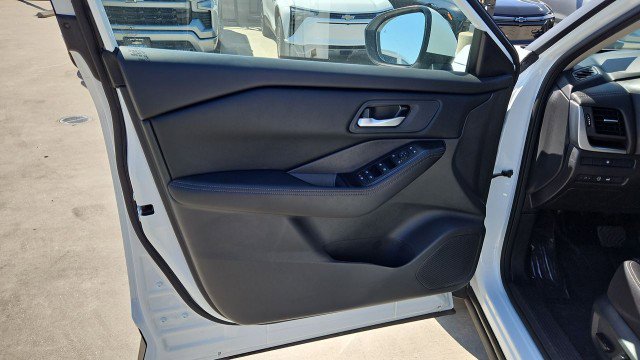 Used 2025 Nissan Rogue SV FWD image 21