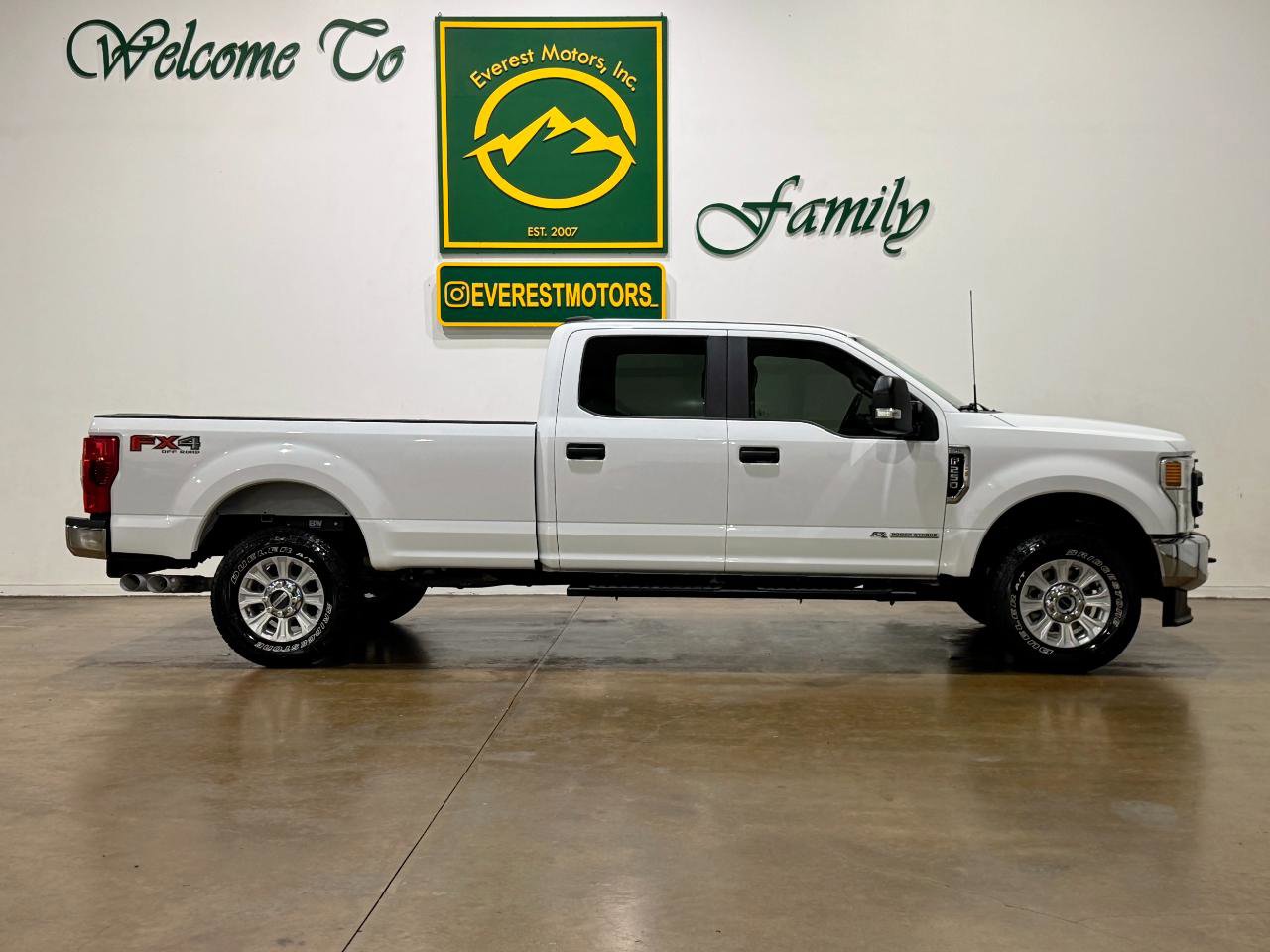 Used 2022 Ford F250 XL w/ Power Equipment Group AWD/4WD image 9