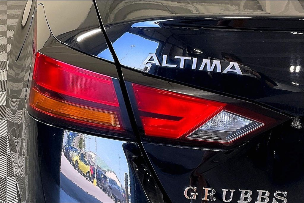 Used 2024 Nissan Altima 2.5 SR FWD image 38