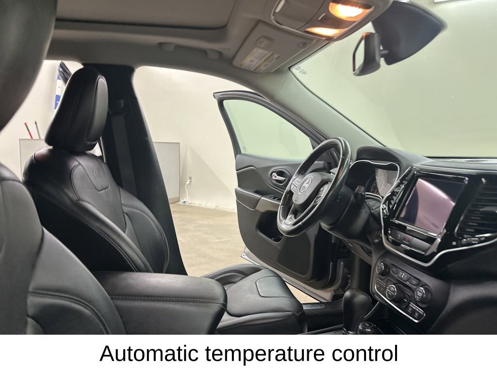 Used 2019 Jeep Cherokee Limited w/ Luxury Group image 21