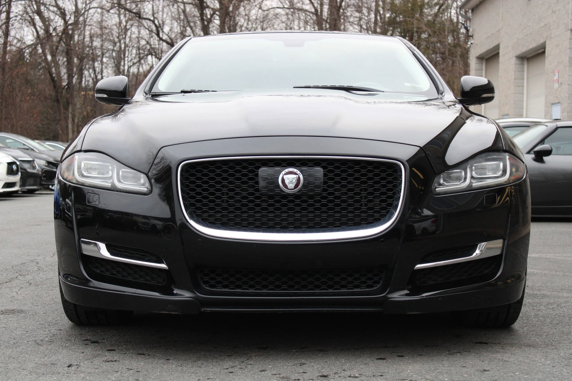 Used 2017 Jaguar XJ R-Sport AWD/4WD image 2