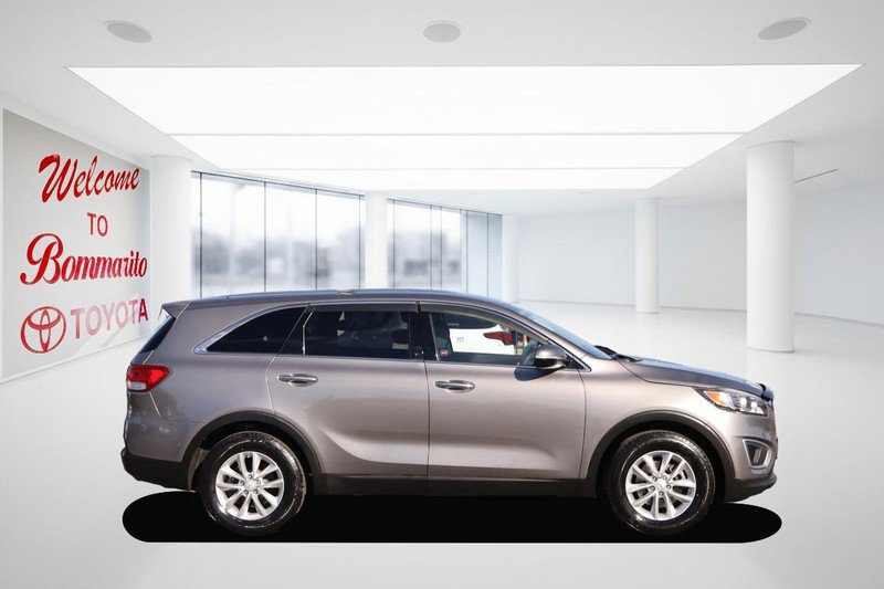 Used 2017 Kia Sorento L image 5